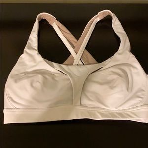 White lululemon sports bra